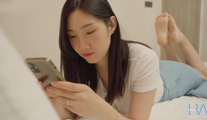 Xinh đẹp nhưng vẫn bị người chồng cắm sừng, người vợ buồn tình cho anh giao hàng trả bài luôn