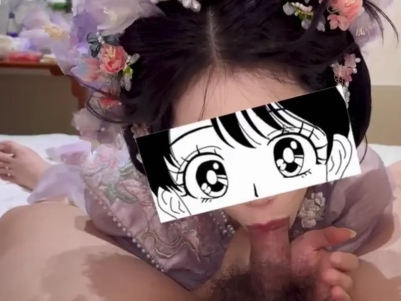 Gái xinh trong bộ đồ ái nữ liếm cậu bé cực đã